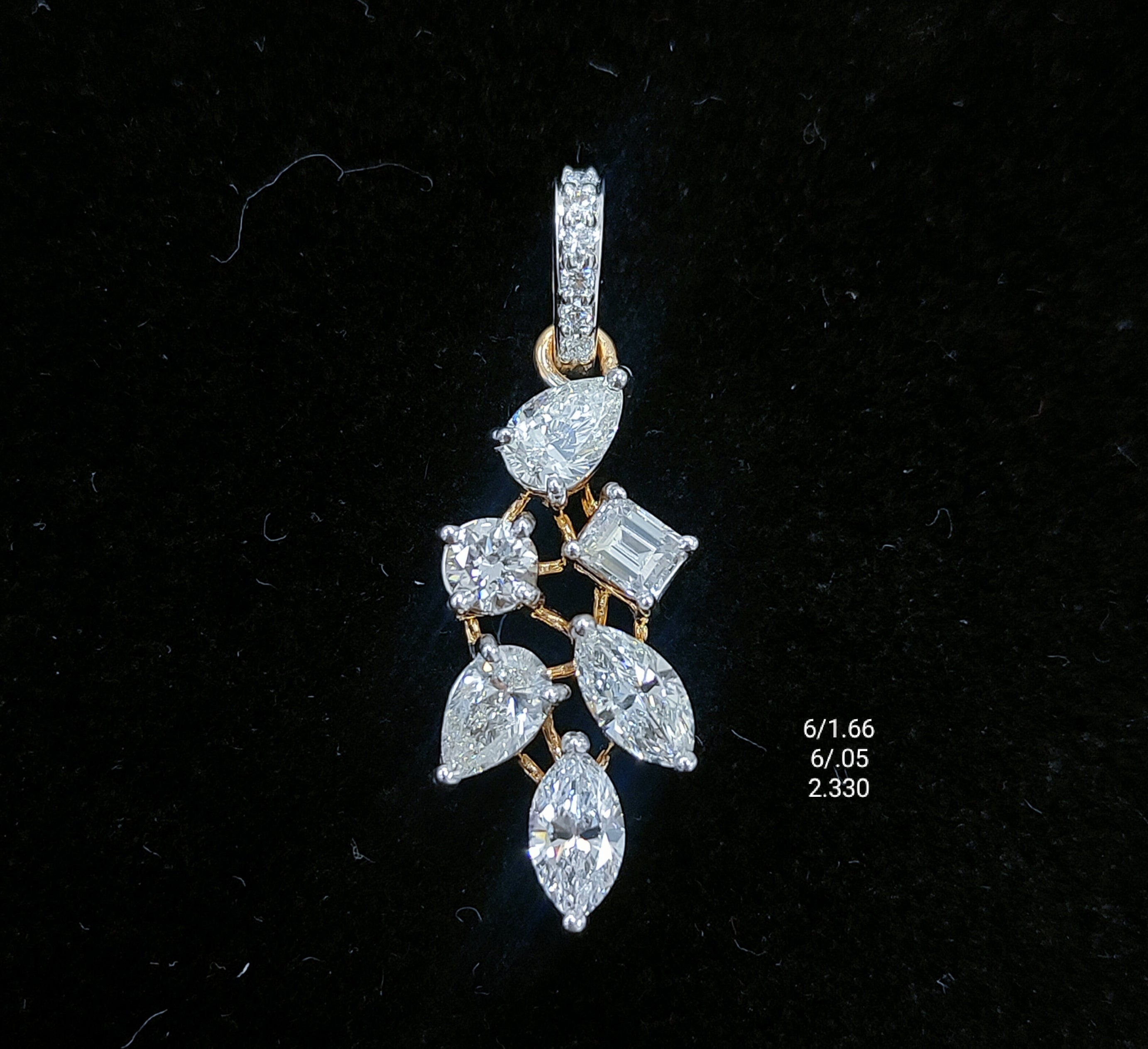 1.71Ct Of Locket With Purity Of 18K