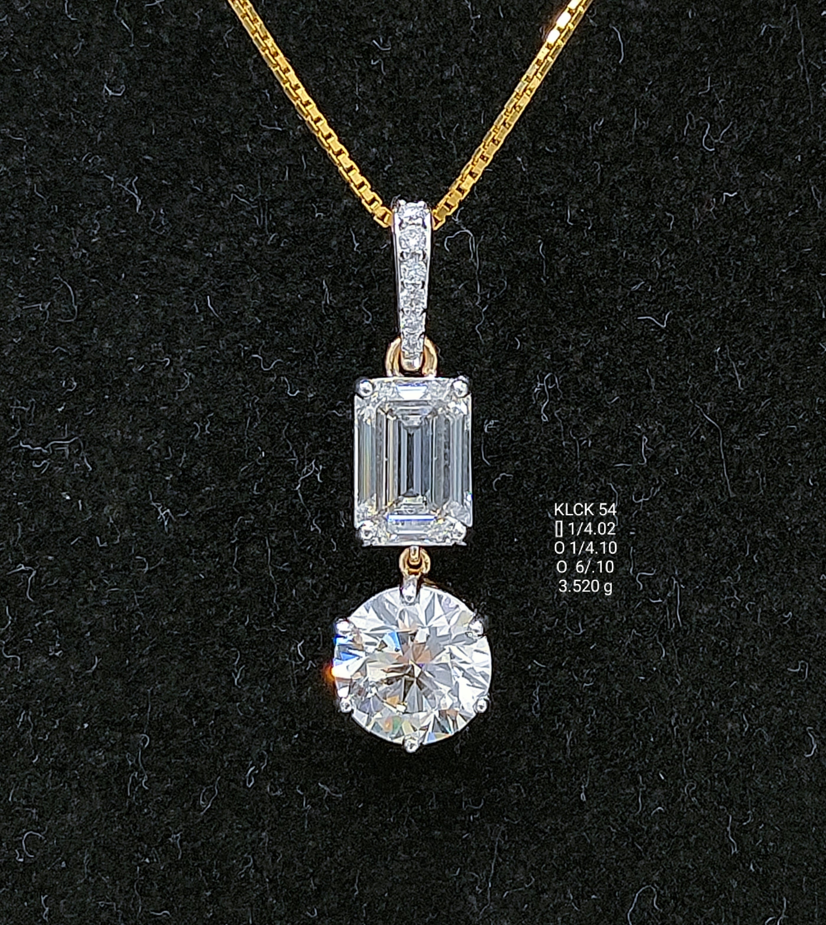8.22Ct Of Locket With Purity Of 18K
