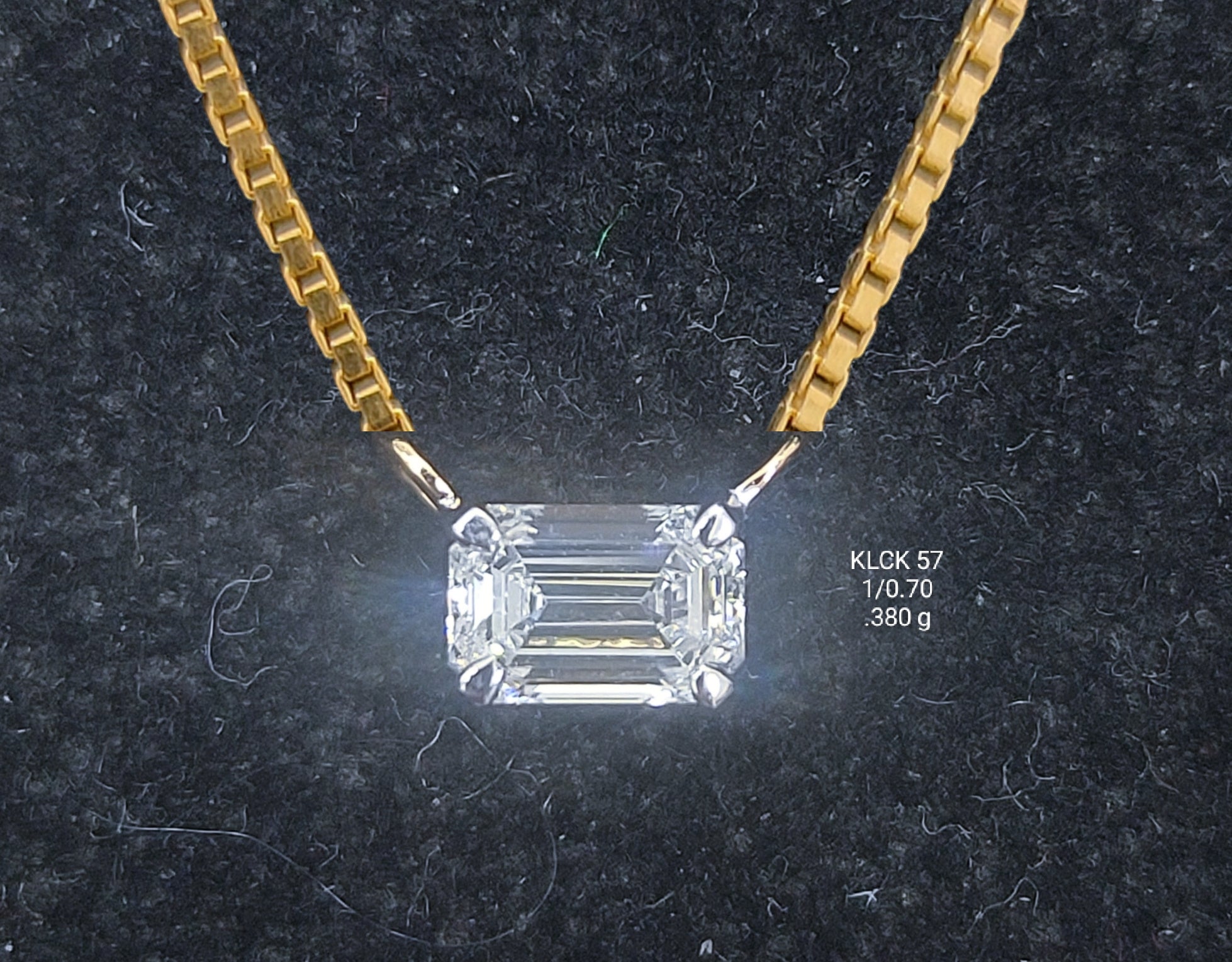 0.70Ct Of Locket With Purity Of 18K