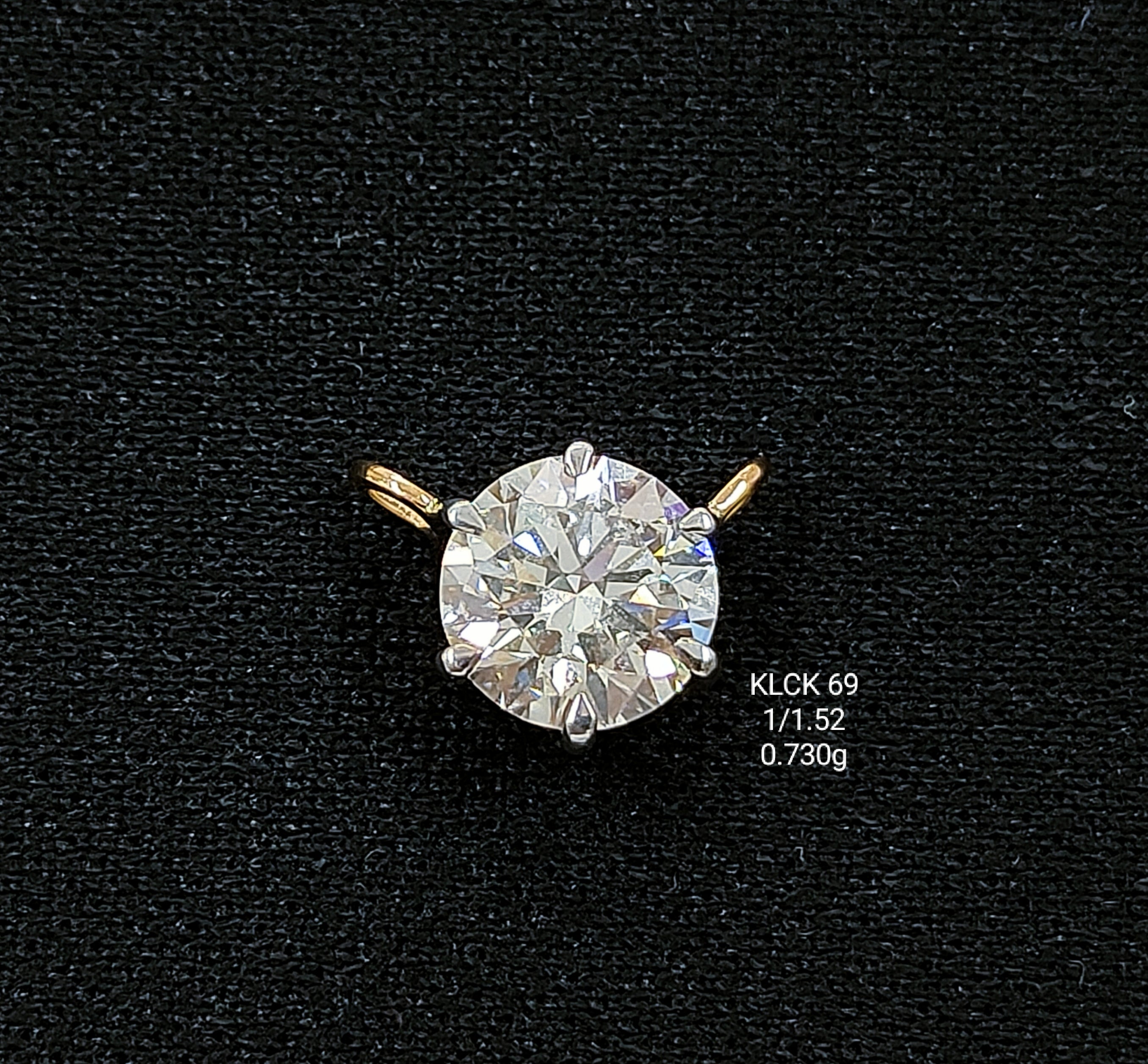 1.52Ct Of Locket With Purity Of 18K