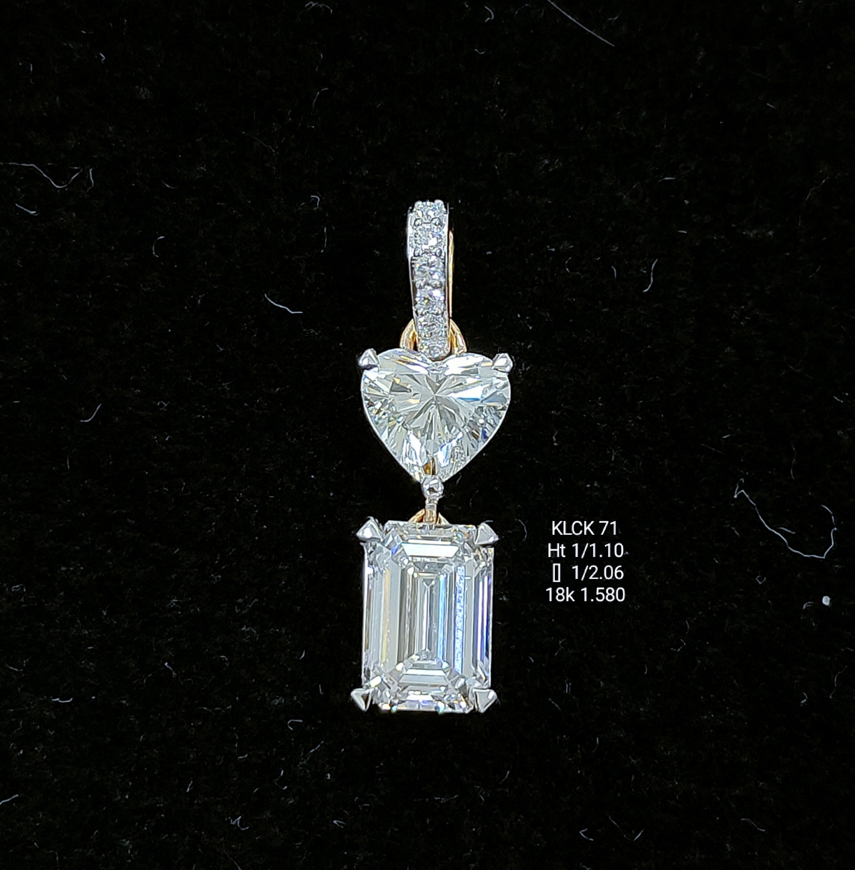 3.22Ct Of Locket With Purity Of 18K