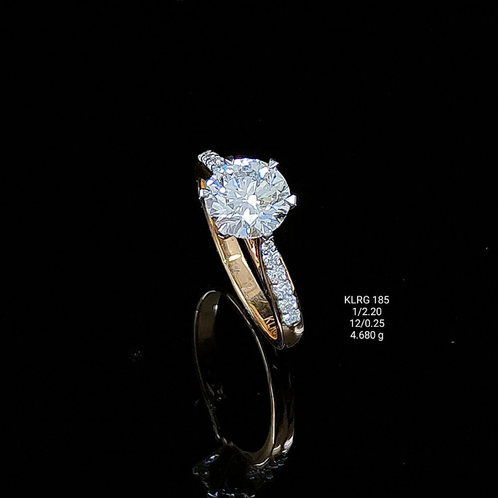 2.28 Ct of RING of Solitaire Round Shaped Diamond  18K