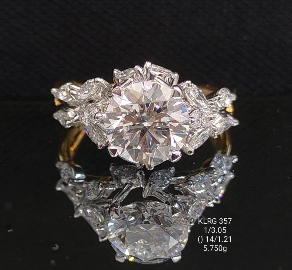 4.26 Ct of RING of Solitaire Round Shaped Diamond  18K