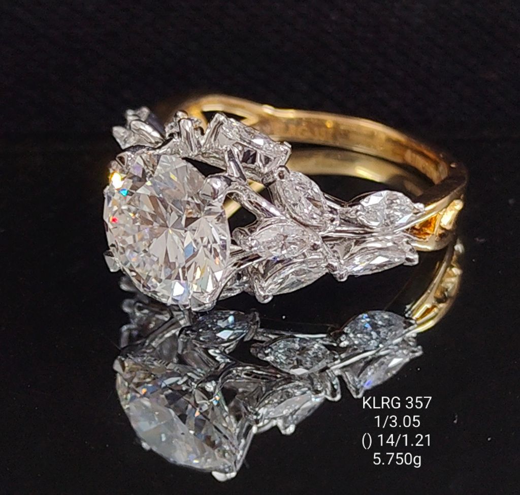 4.26 Ct of RING of Solitaire Round Shaped Diamond  18K