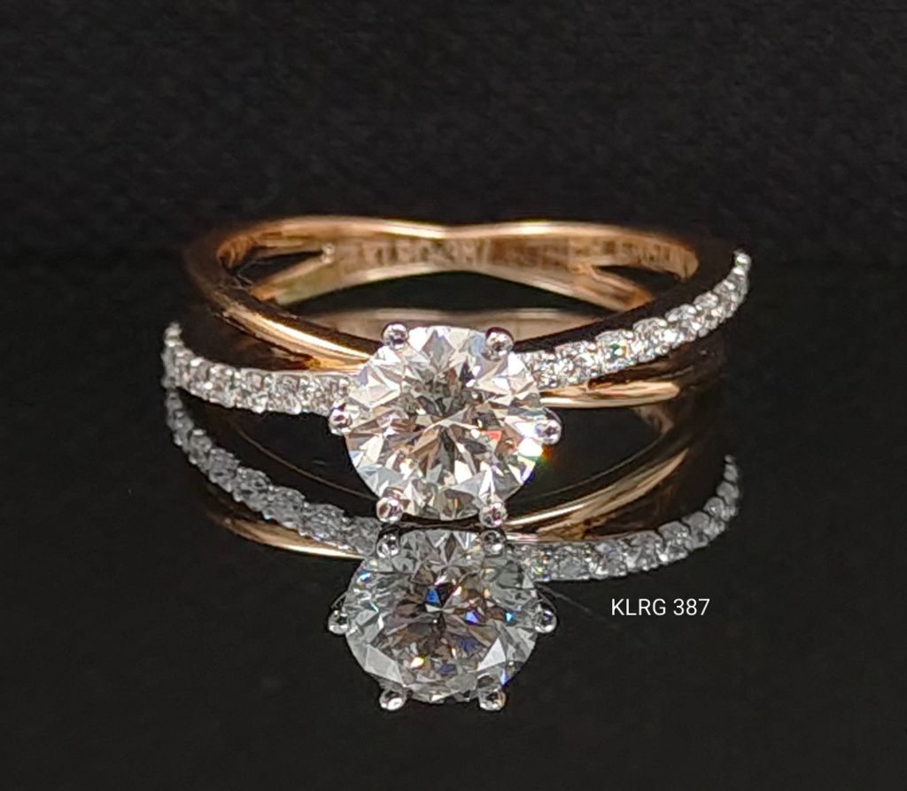 1.21 Ct of RING of Solitaire Round Shaped Diamond  18K