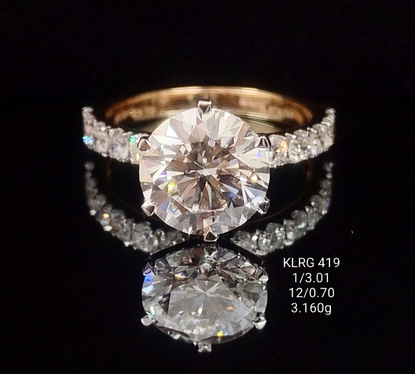 3.71 Ct of RING of Solitaire Round Shaped Diamond  18K