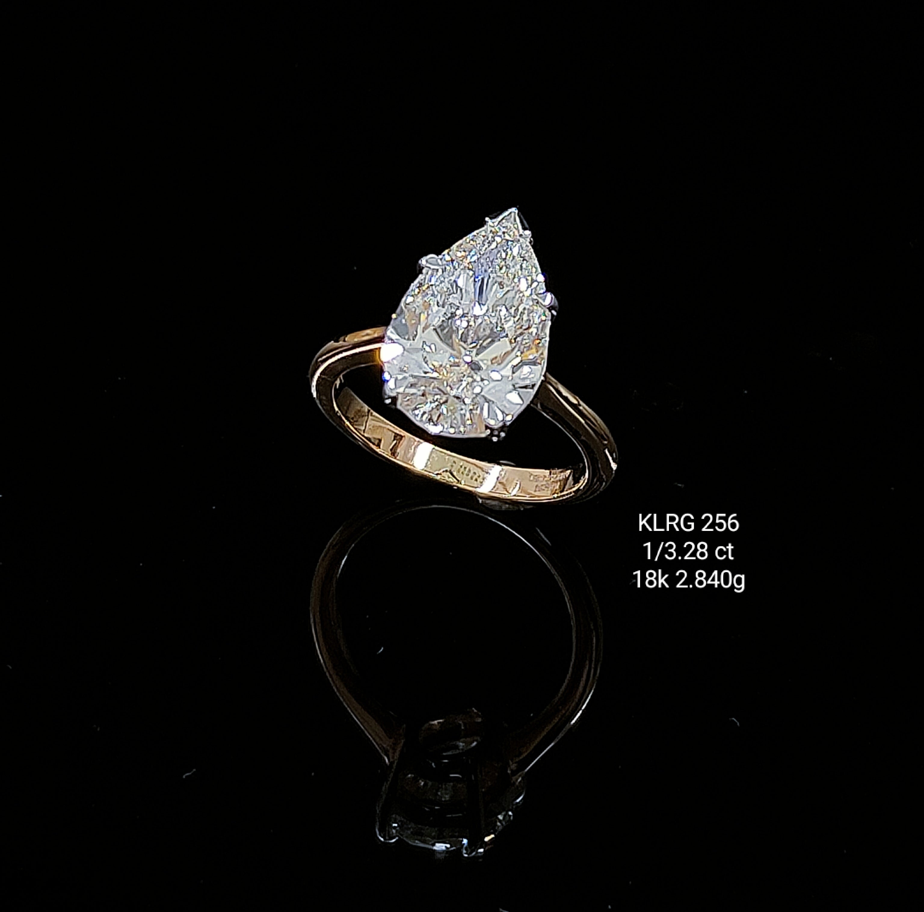 4.4Ct RING solitaire diamonds 18K