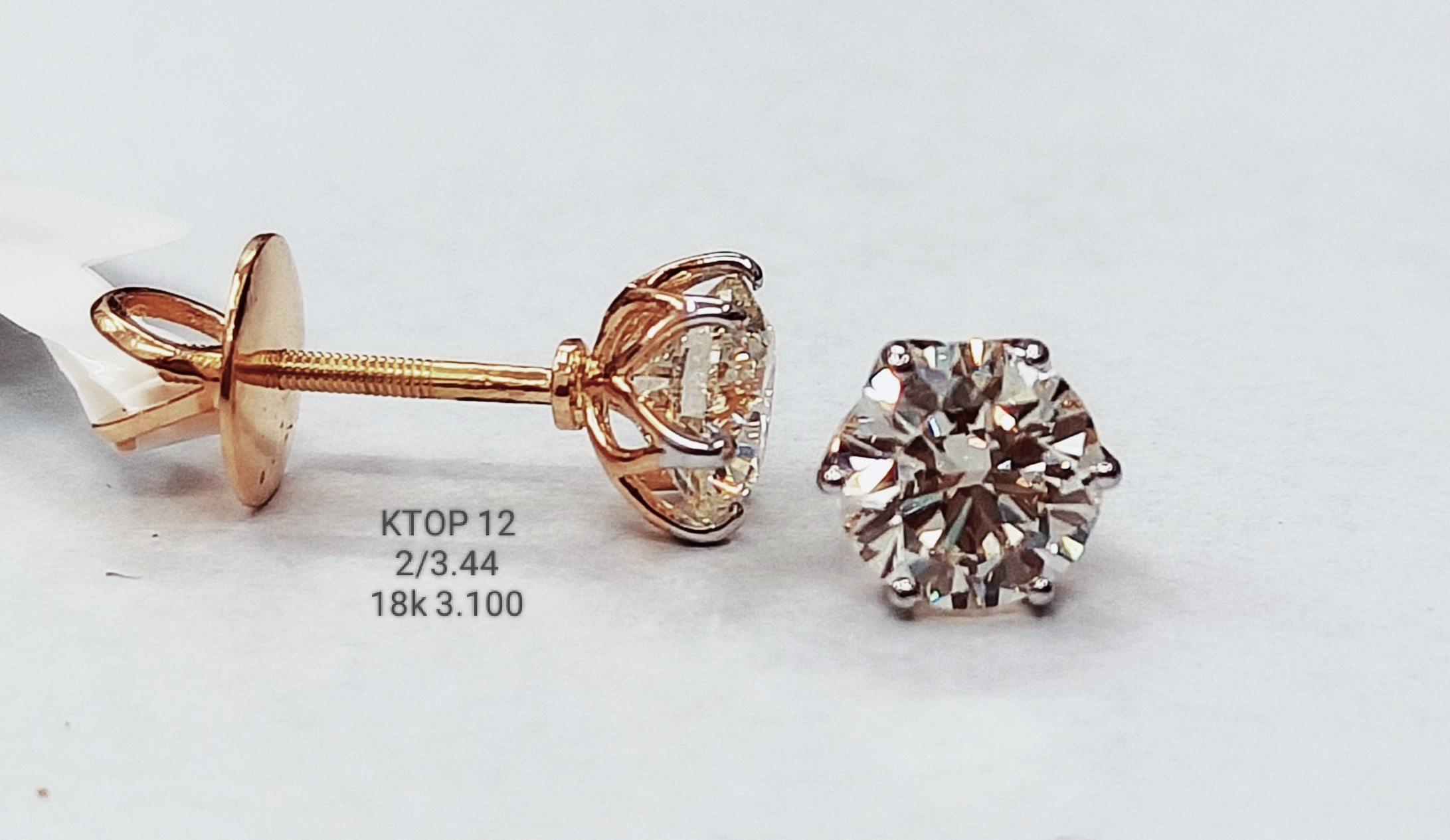 3.44Ct Of Earnings With Purity Of 18K