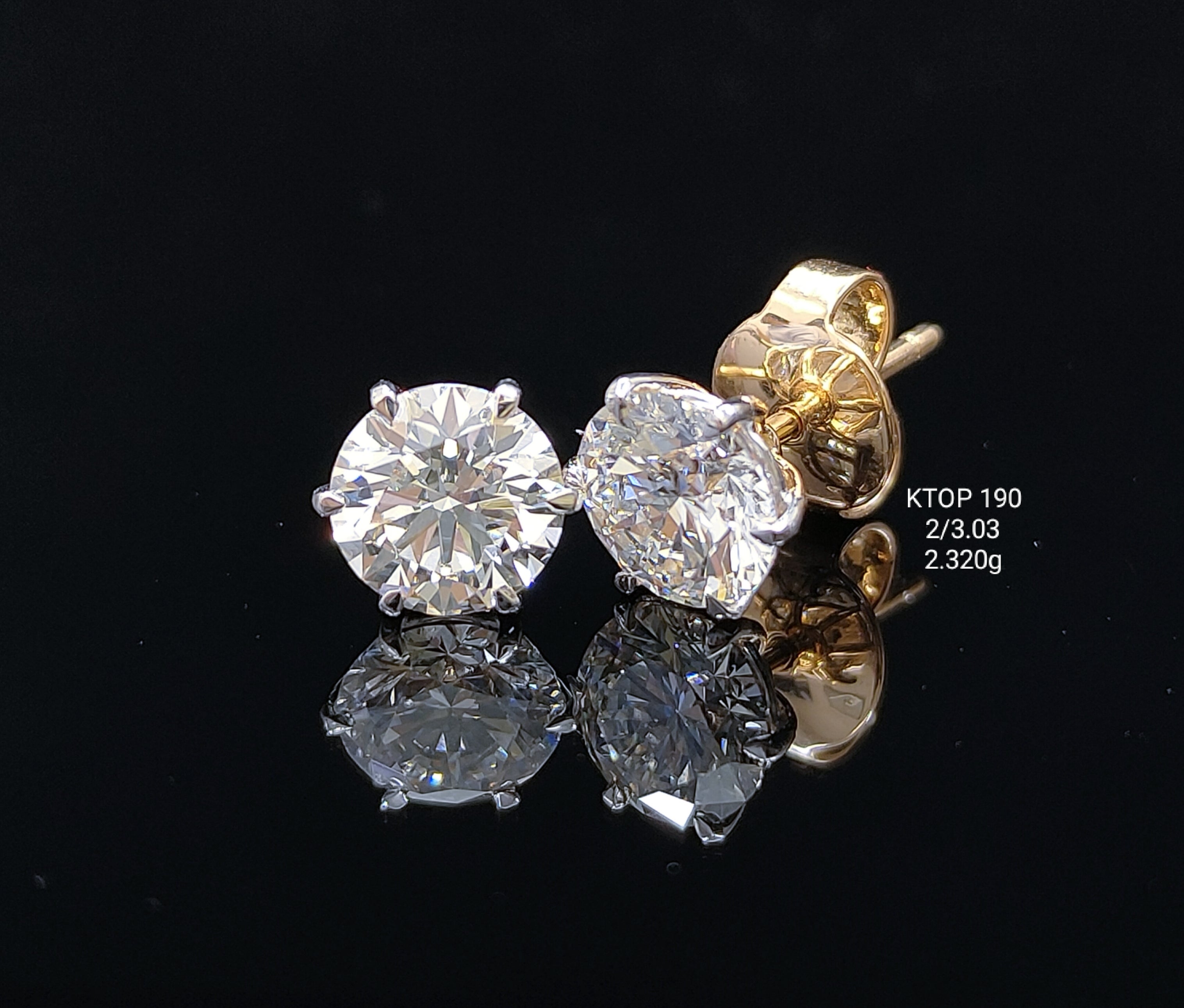 3.03Ct Of Earnings With Purity Of 18K