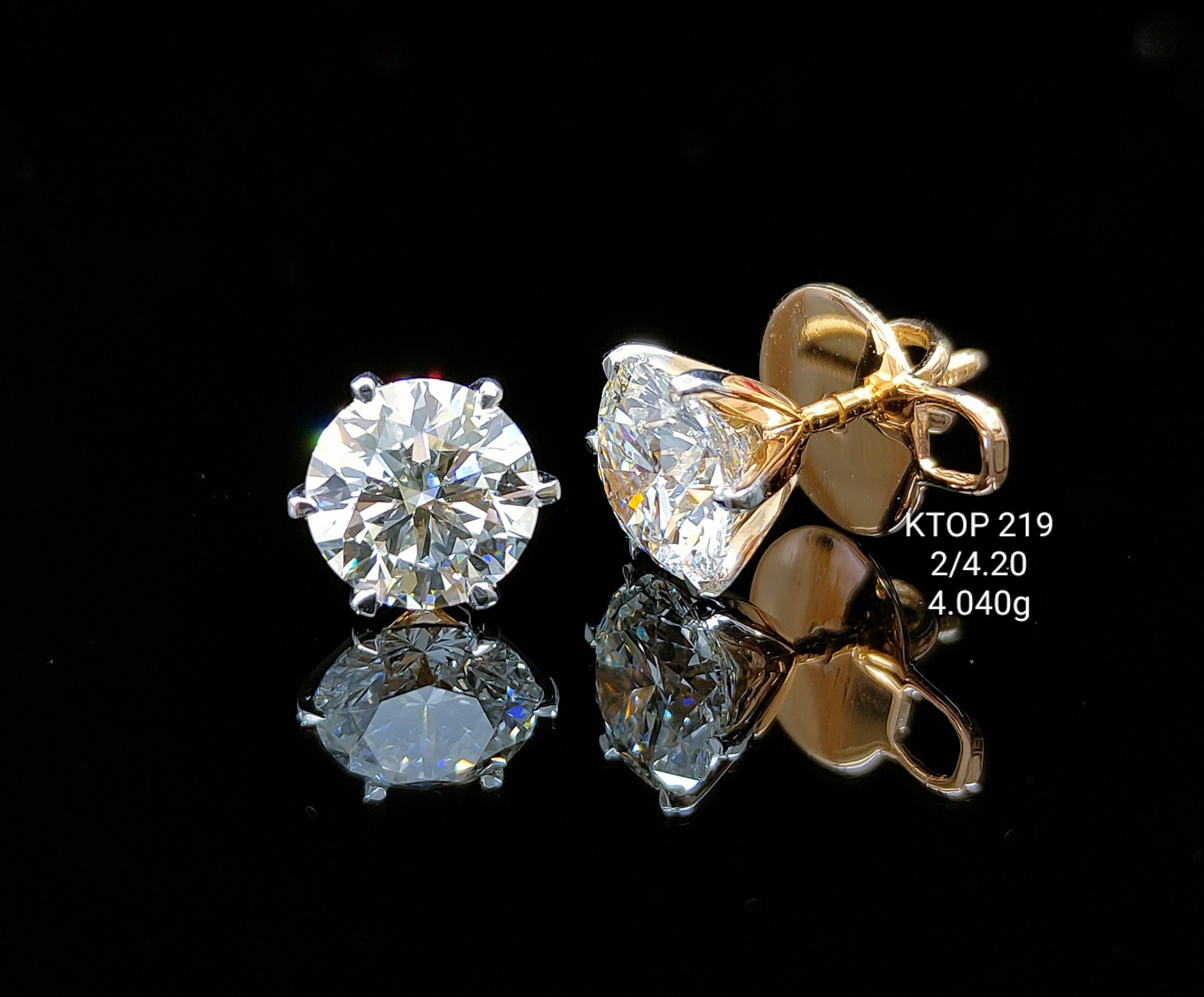 4.20Ct Of Earnings With Purity Of 18K