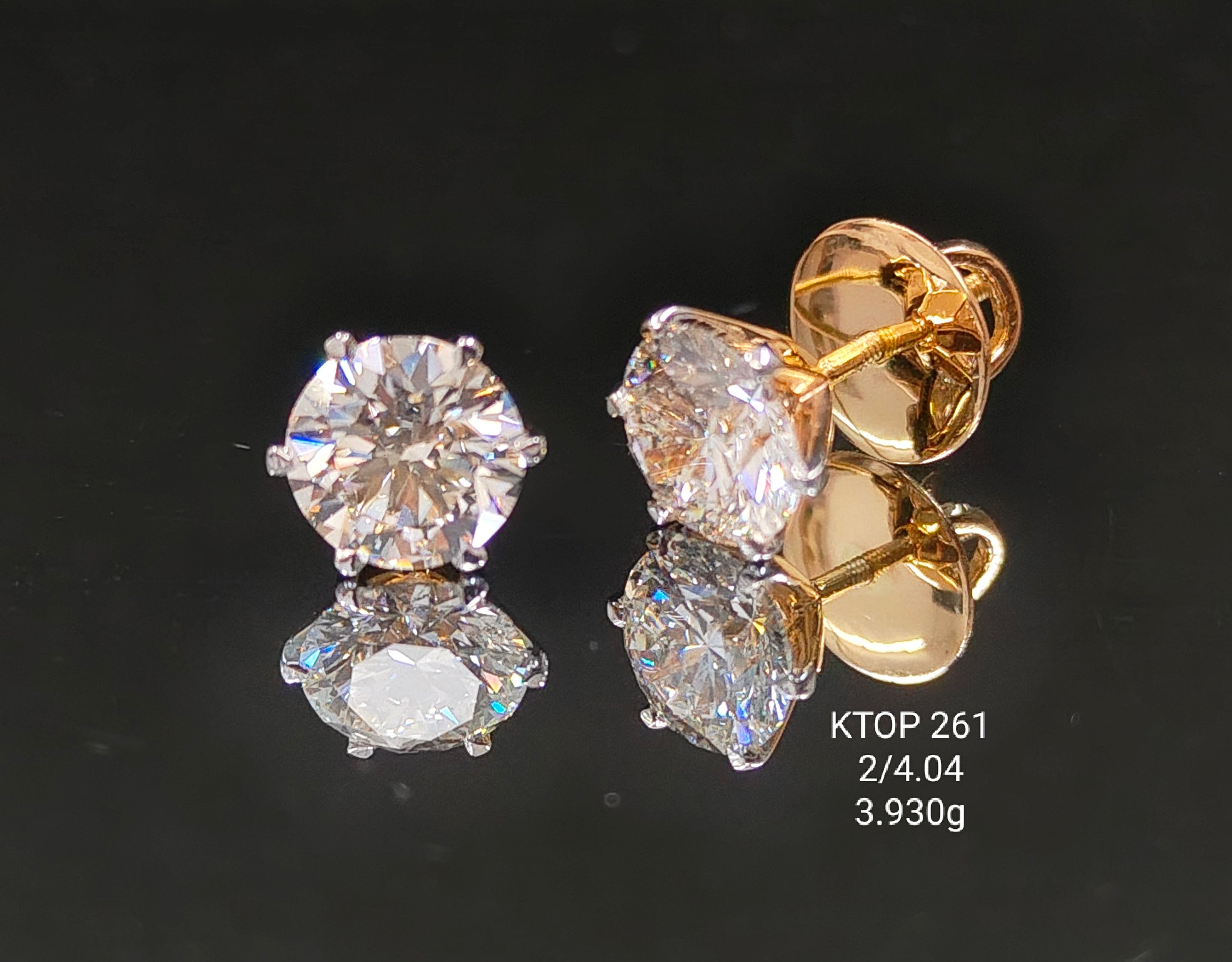 4.04Ct Of Earnings With Purity Of 18K