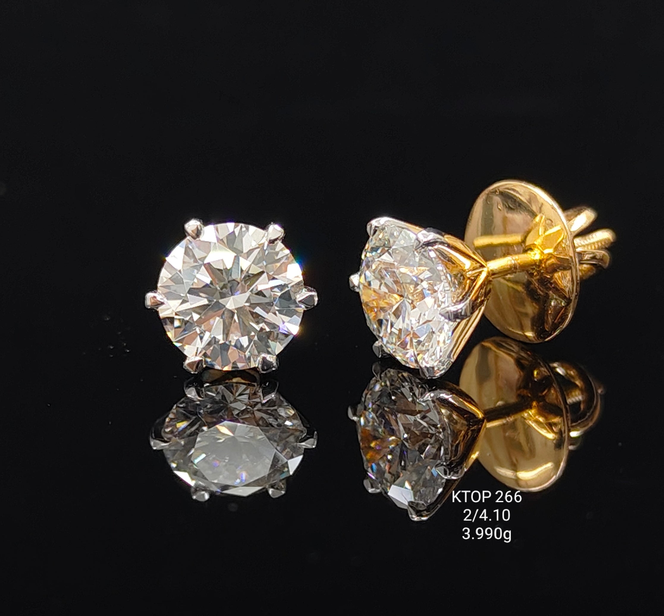 4.10Ct Of Earnings With Purity Of 18K