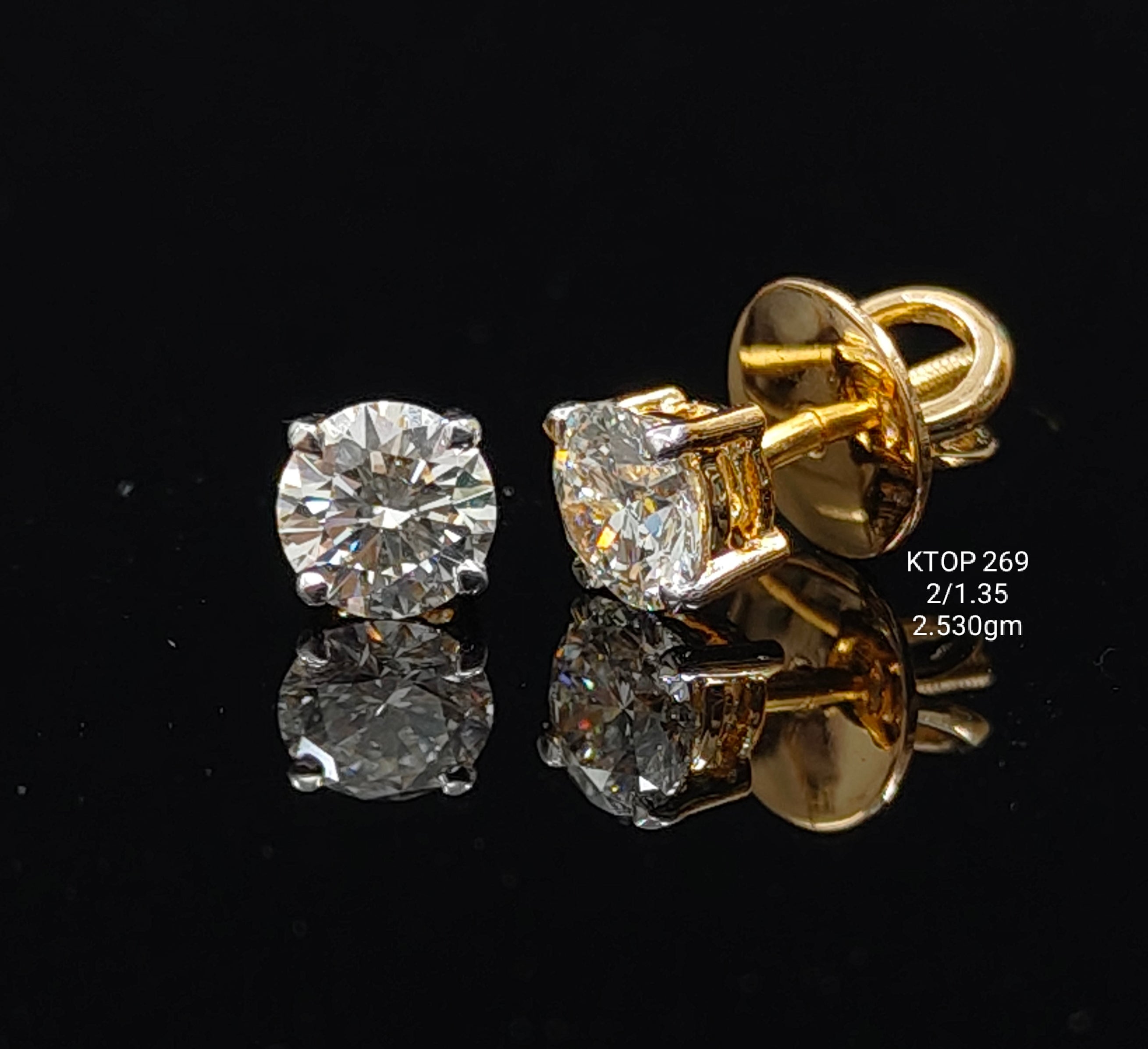 1.35Ct Of Earnings With Purity Of 18K