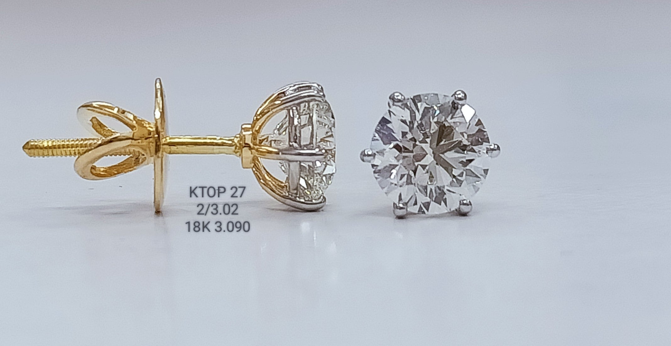 3.02Ct Of Earnings With Purity Of 18K