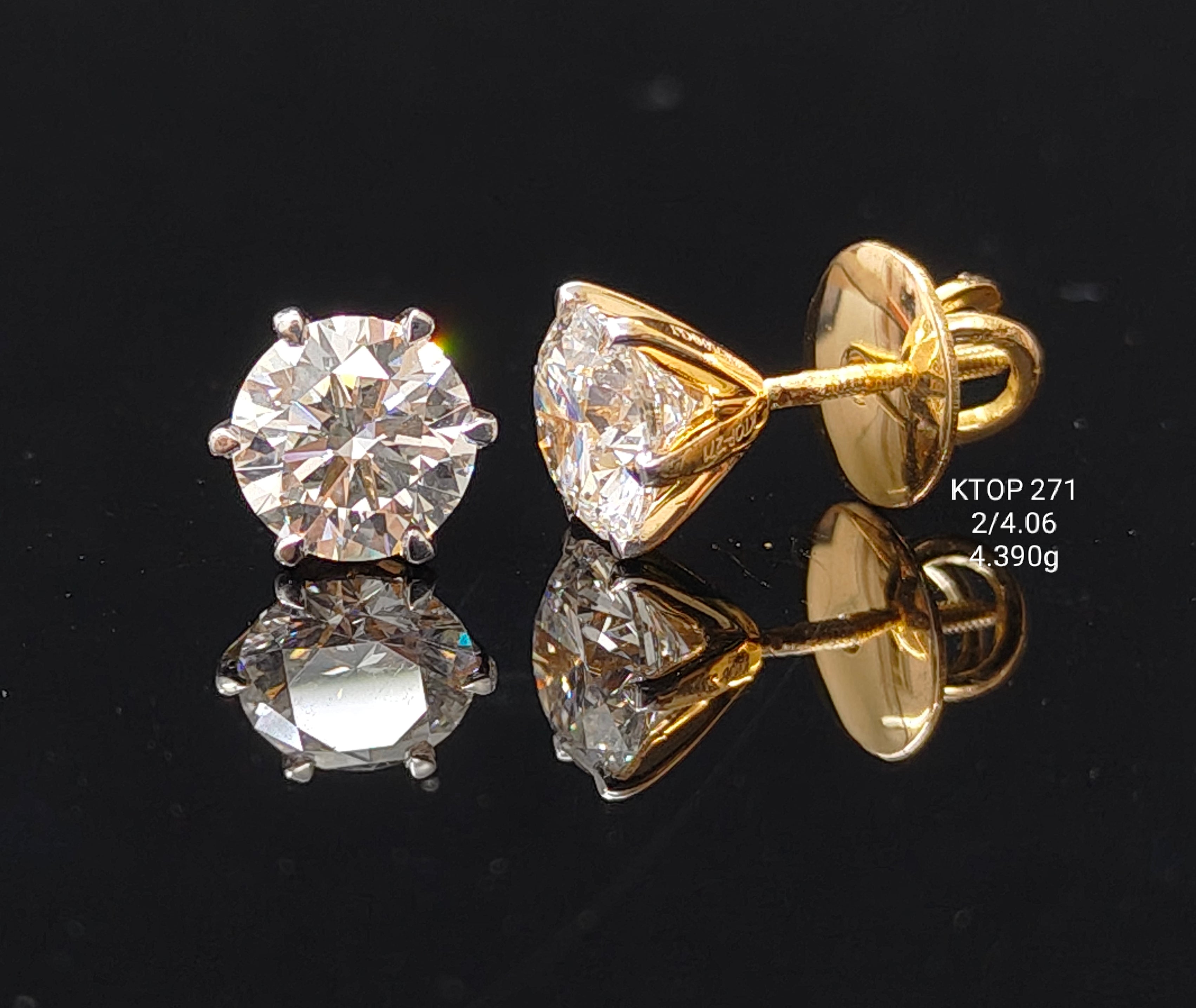 4.06Ct Of Earnings With Purity Of 18K