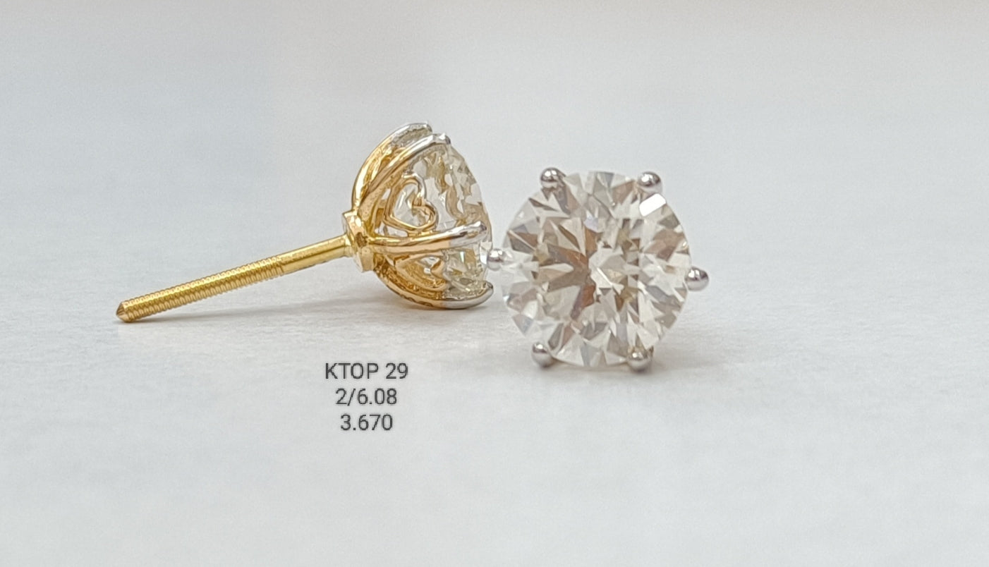 6.08Ct Of Earnings With Purity Of 18K