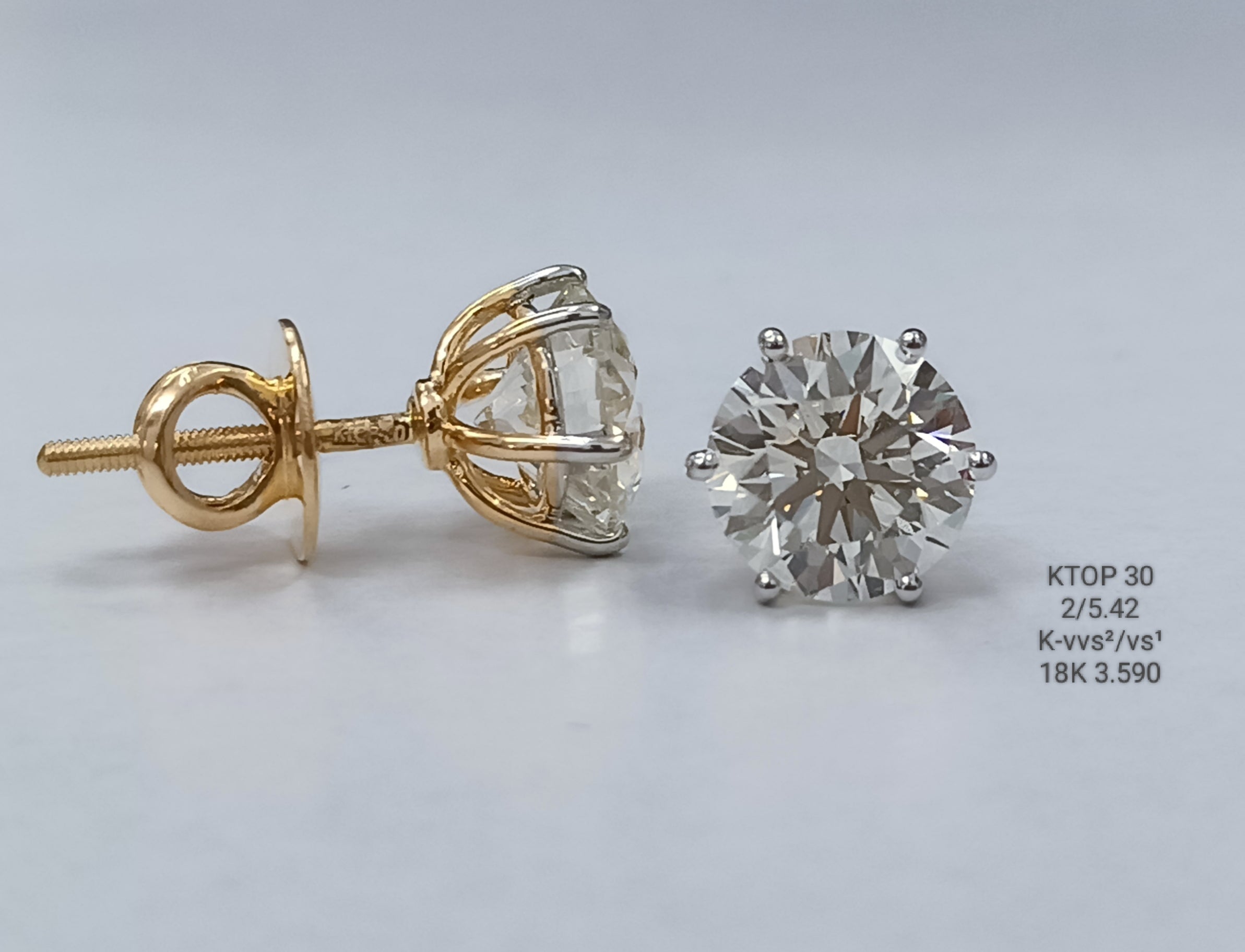 5.42Ct Of Earnings With Purity Of 18K