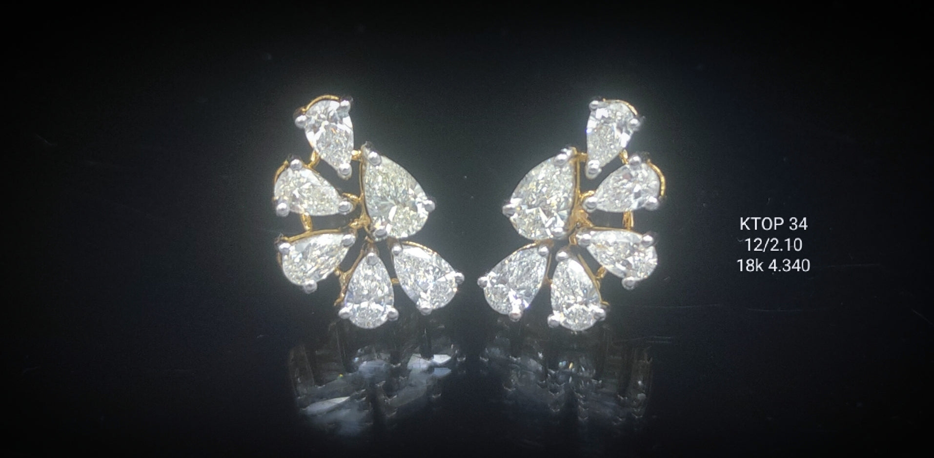 2.10Ct Of Earnings With Purity Of 18K