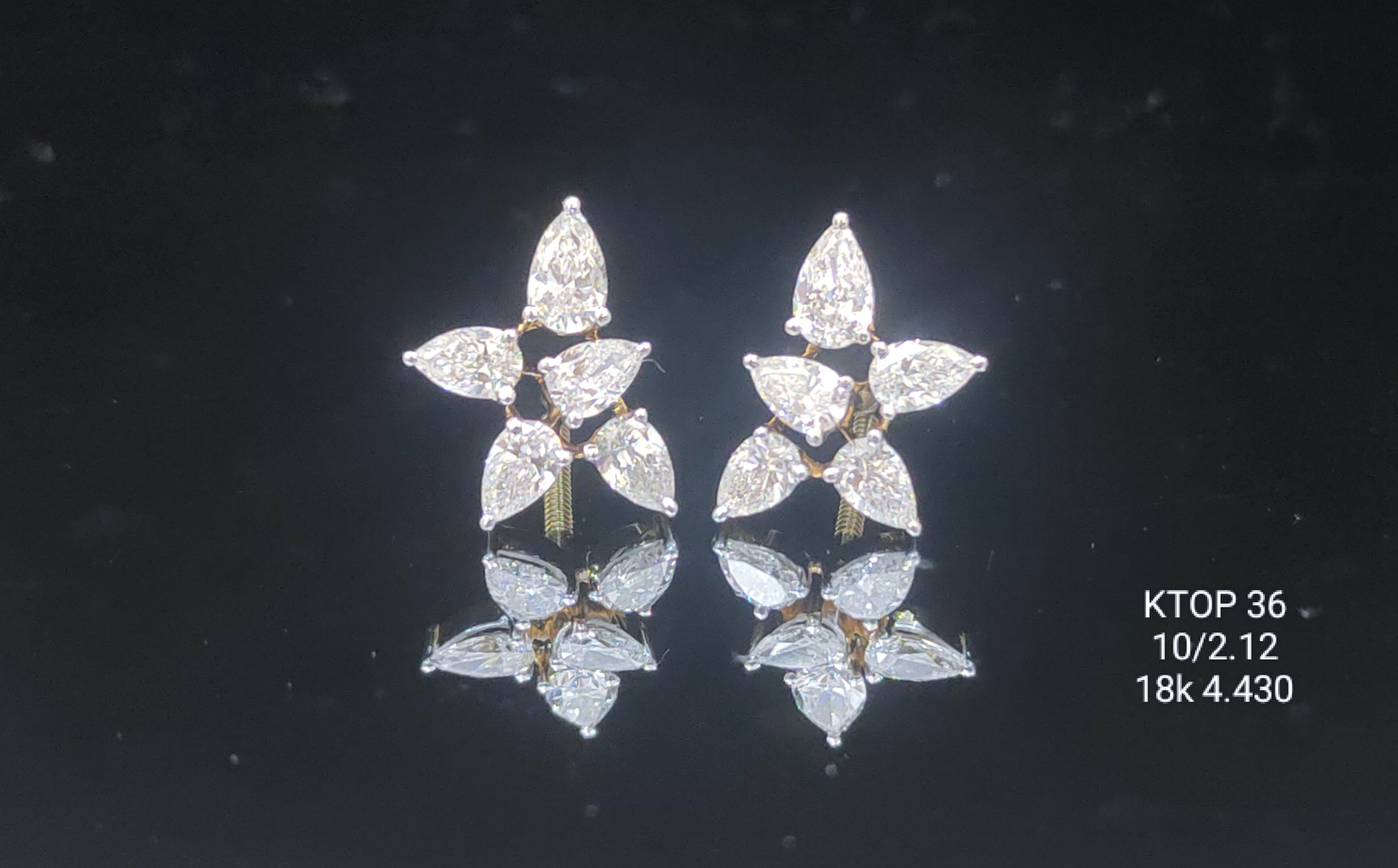 1.56Ct Of Earnings With Purity Of 18K