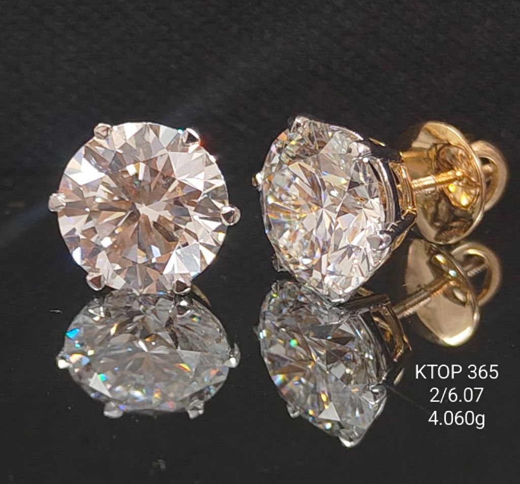 6.07 Ct of TOPS of Solitaire Round Shaped Diamond  18K