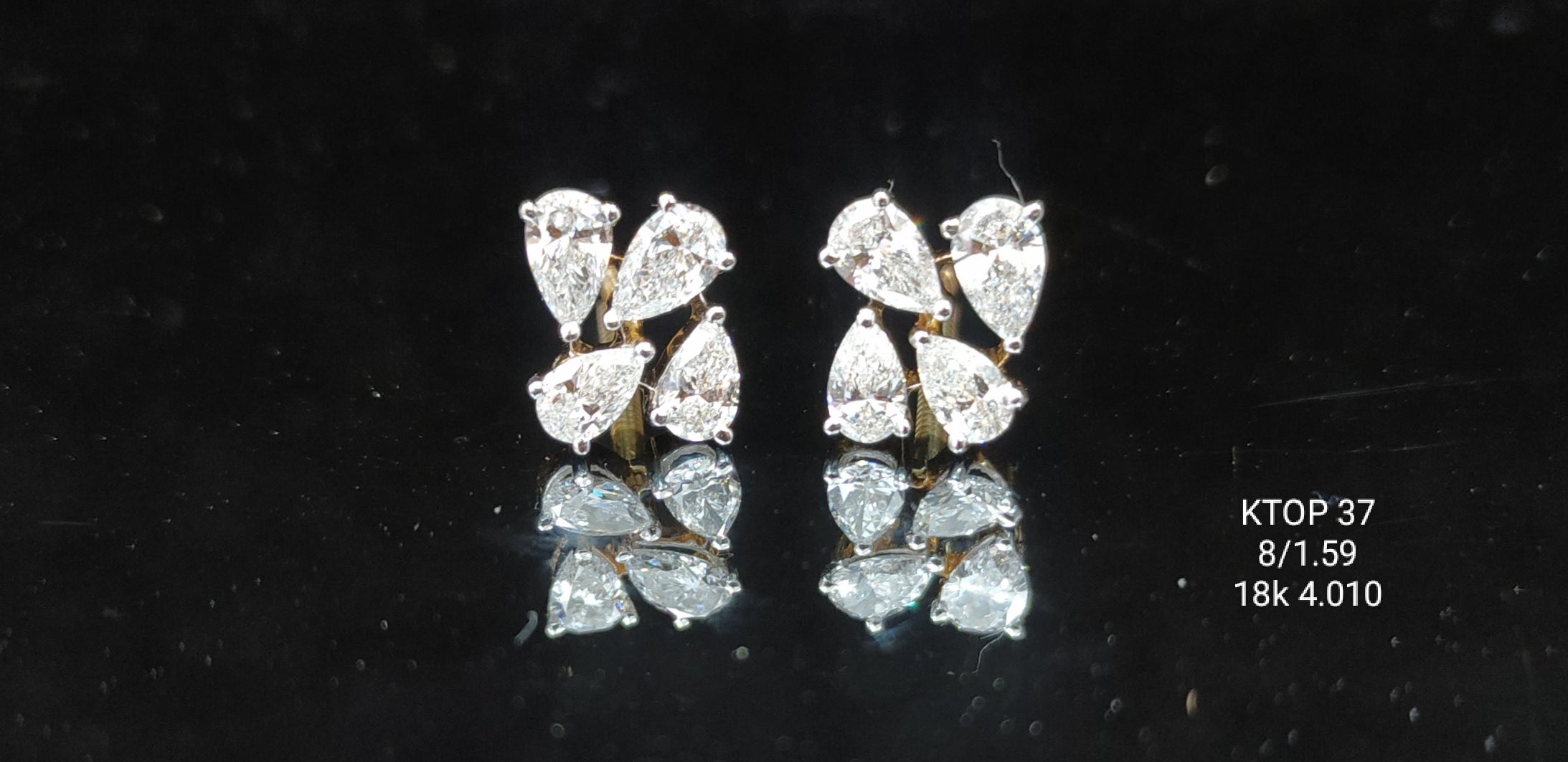 1.59Ct Of Earnings With Purity Of 18K