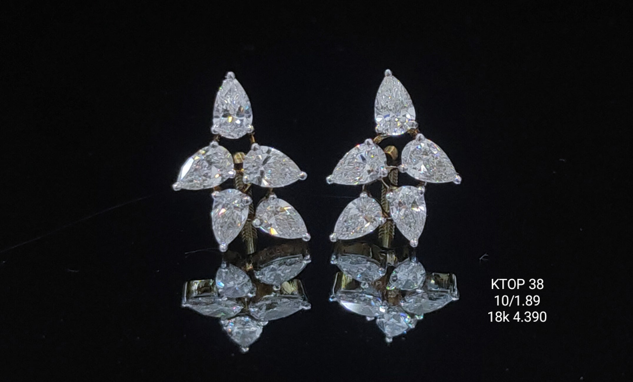 1.23Ct Of Earnings With Purity Of 18K
