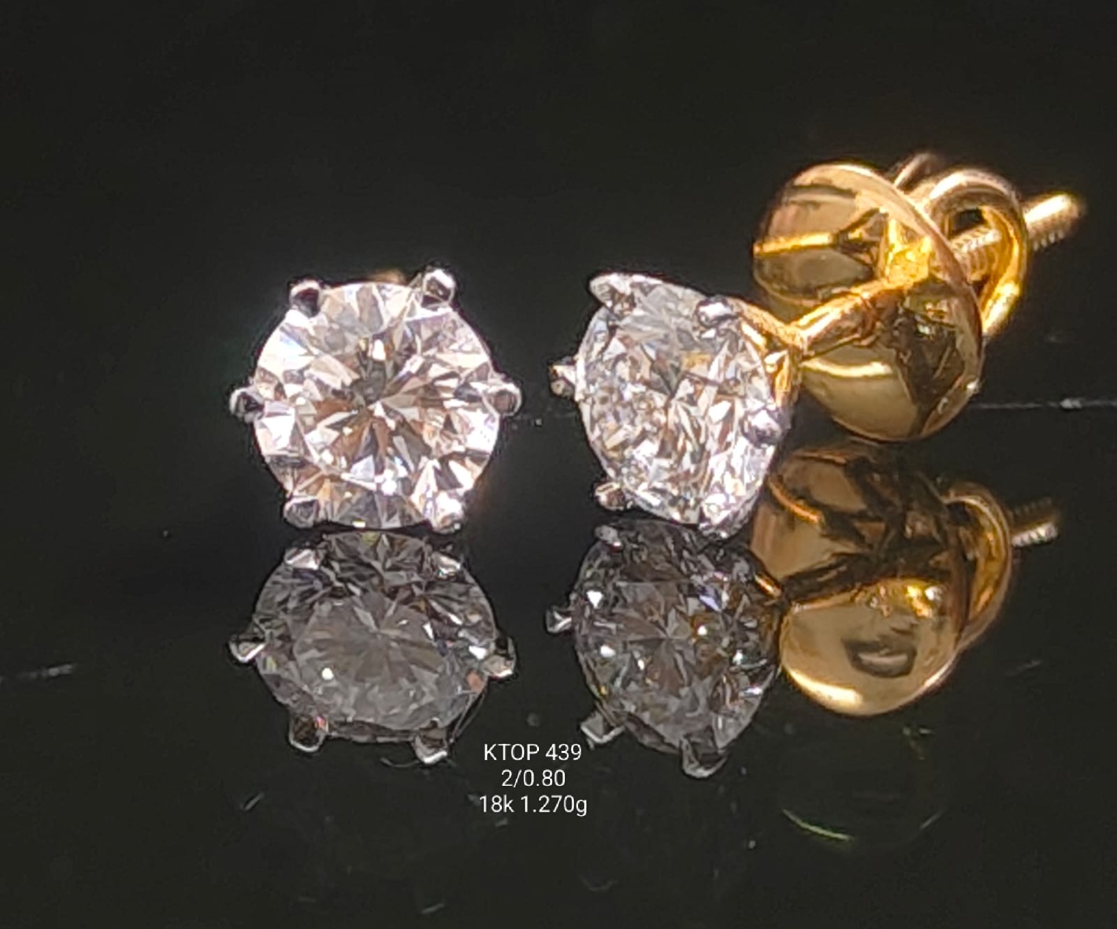 0.8Ct of Earring With Purity of 18K