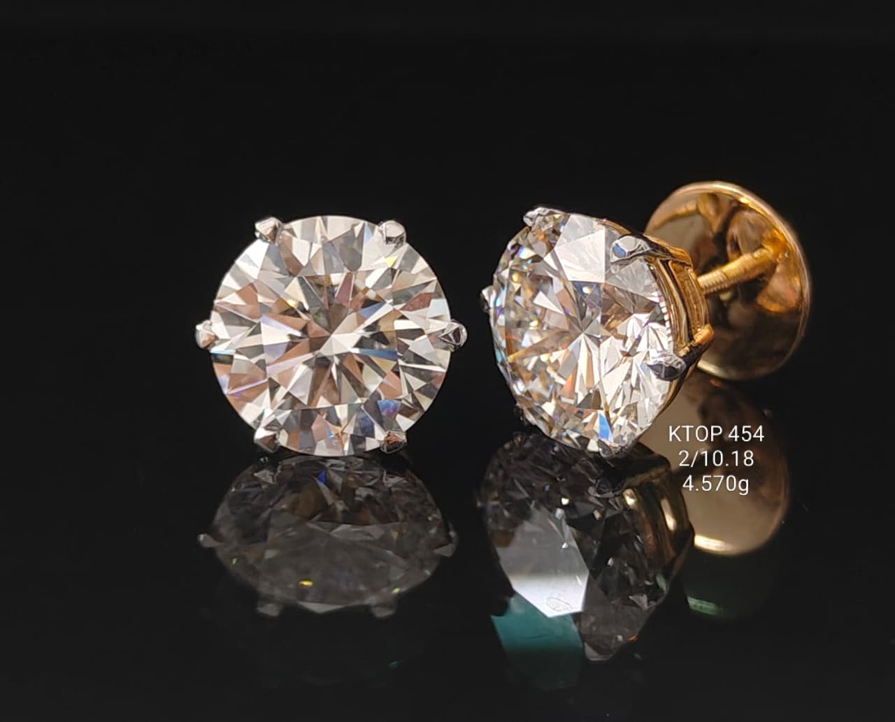 10.18Ct of Earring With Purity of 18K