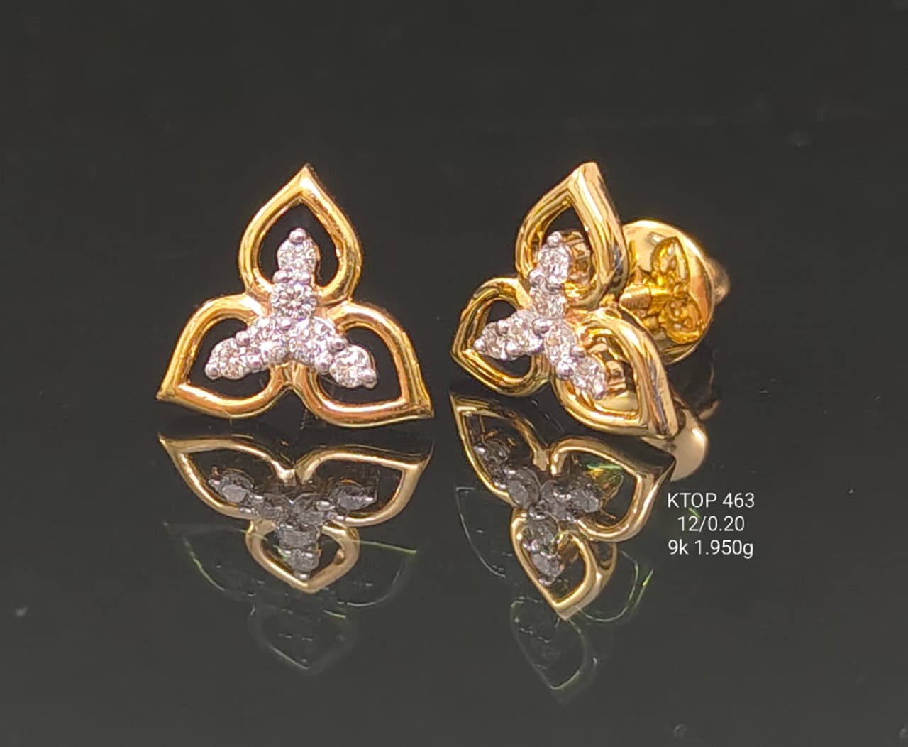 0.20 Ct of Earring with the Purity of 9K