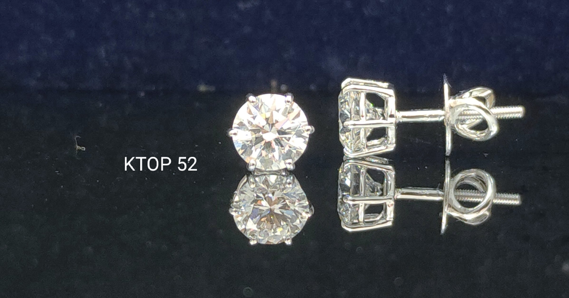 3.05Ct Of Earnings With Purity Of 18K