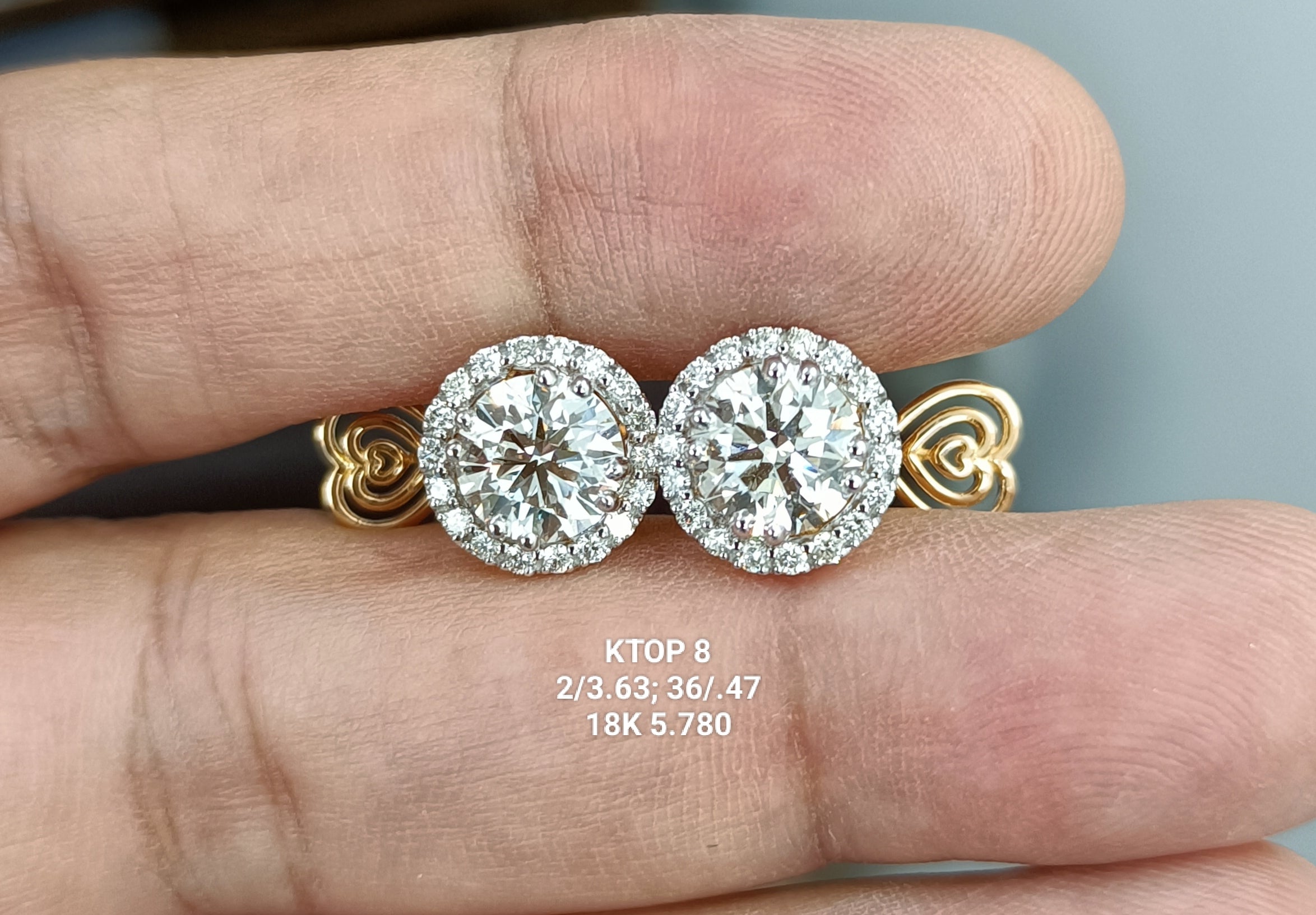 3.63Ct Of Earnings With Purity Of 18K