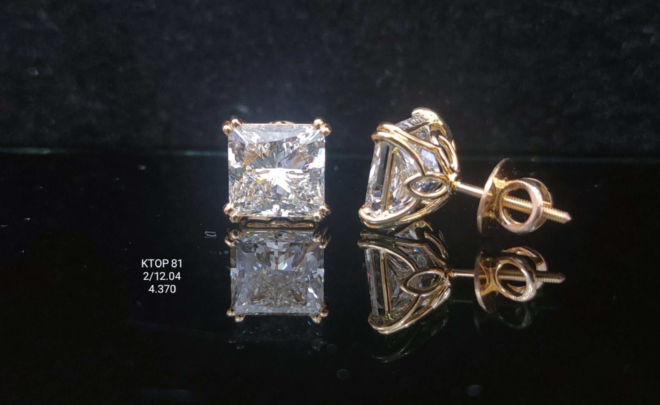 12.04Ct Of Earnings With Purity Of 18K