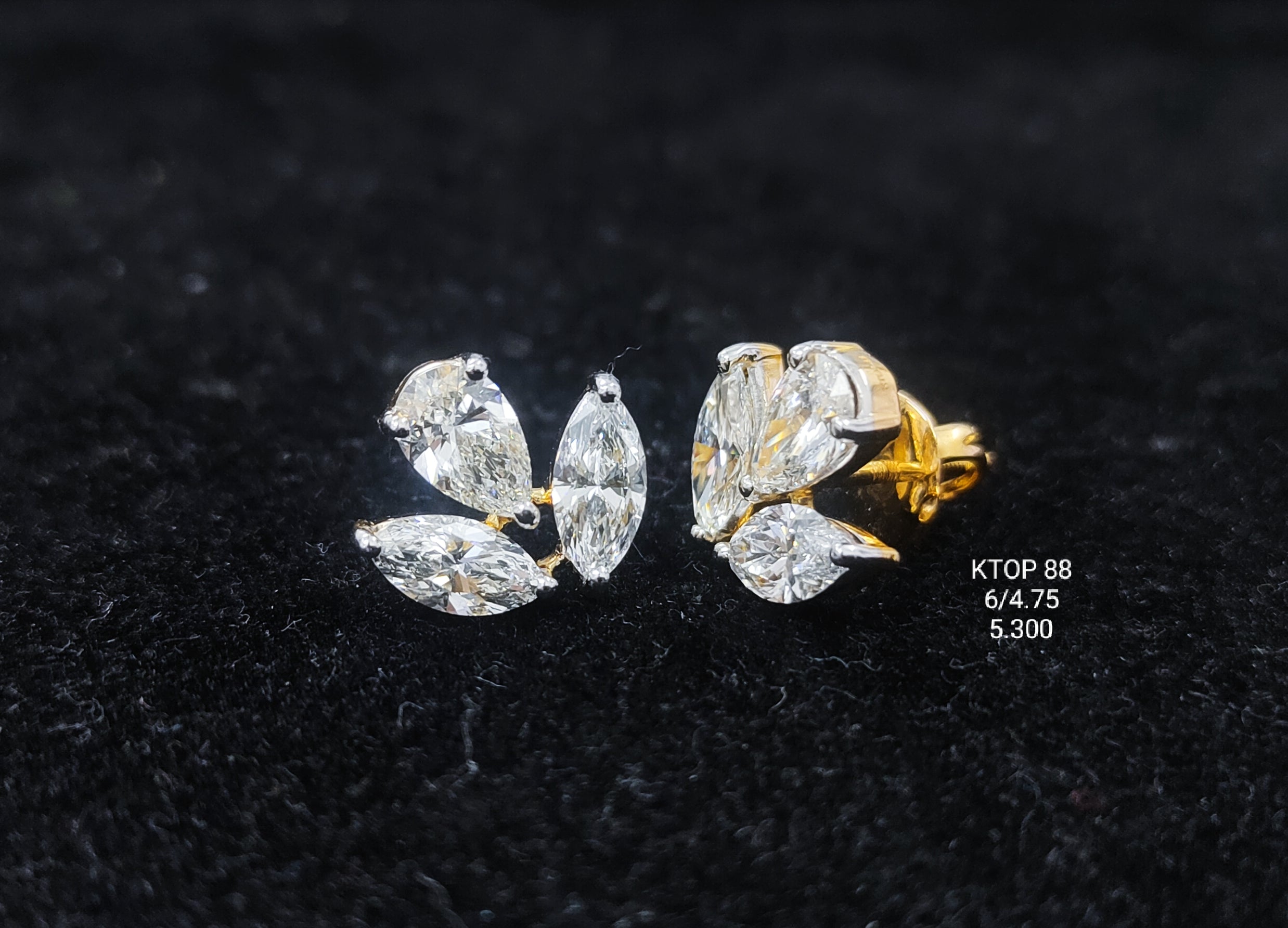 4.75Ct Of Earnings With Purity Of 18K