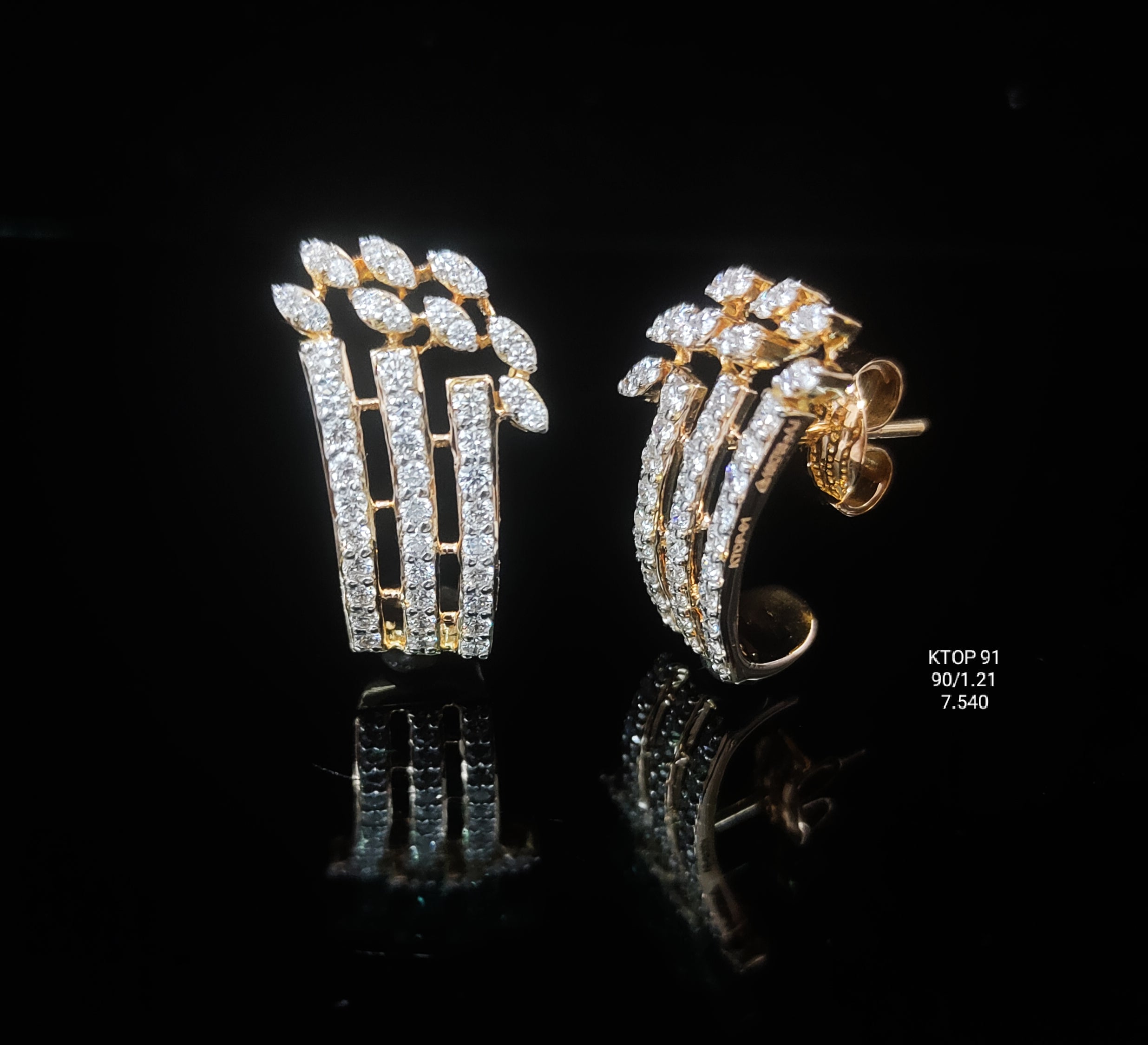 1.21Ct Of Earnings With Purity Of 18K