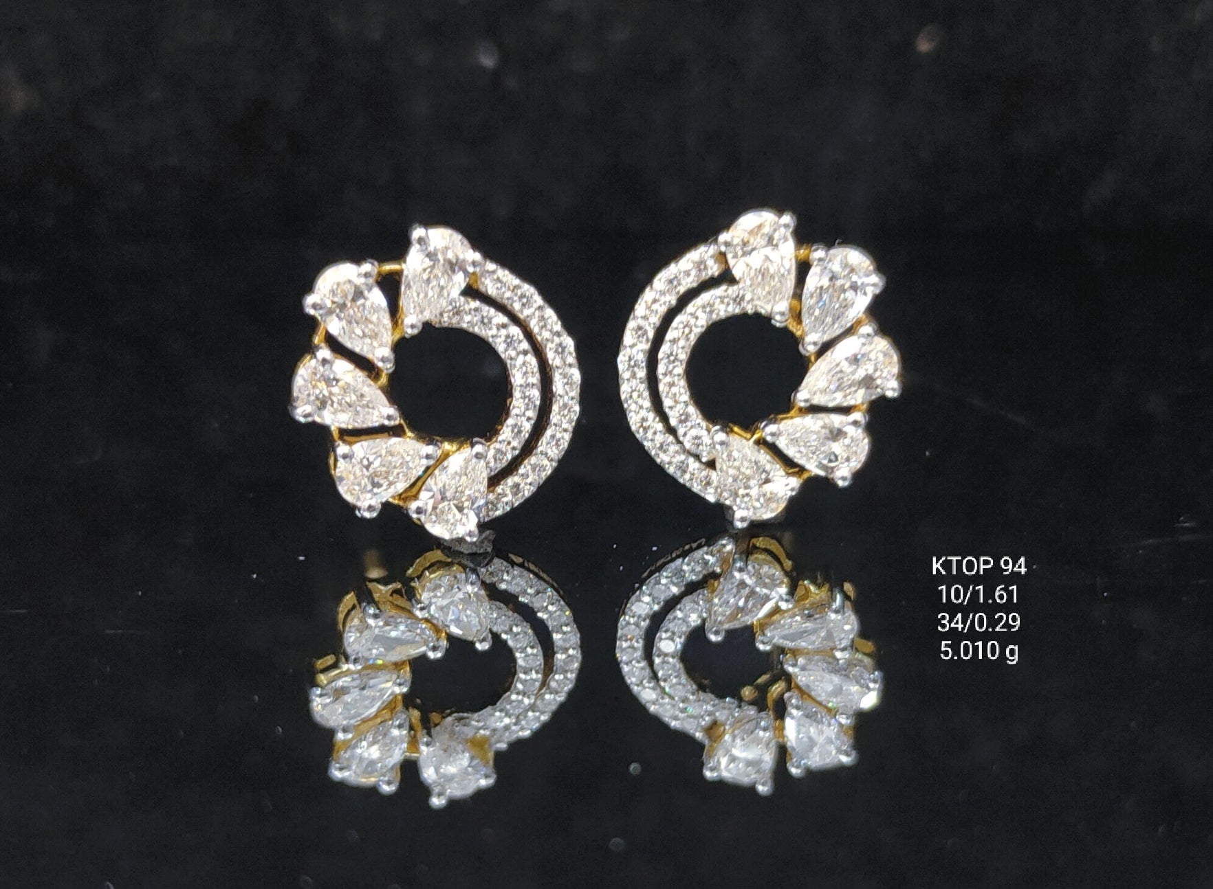 1.90Ct Of Earnings With Purity Of 18K