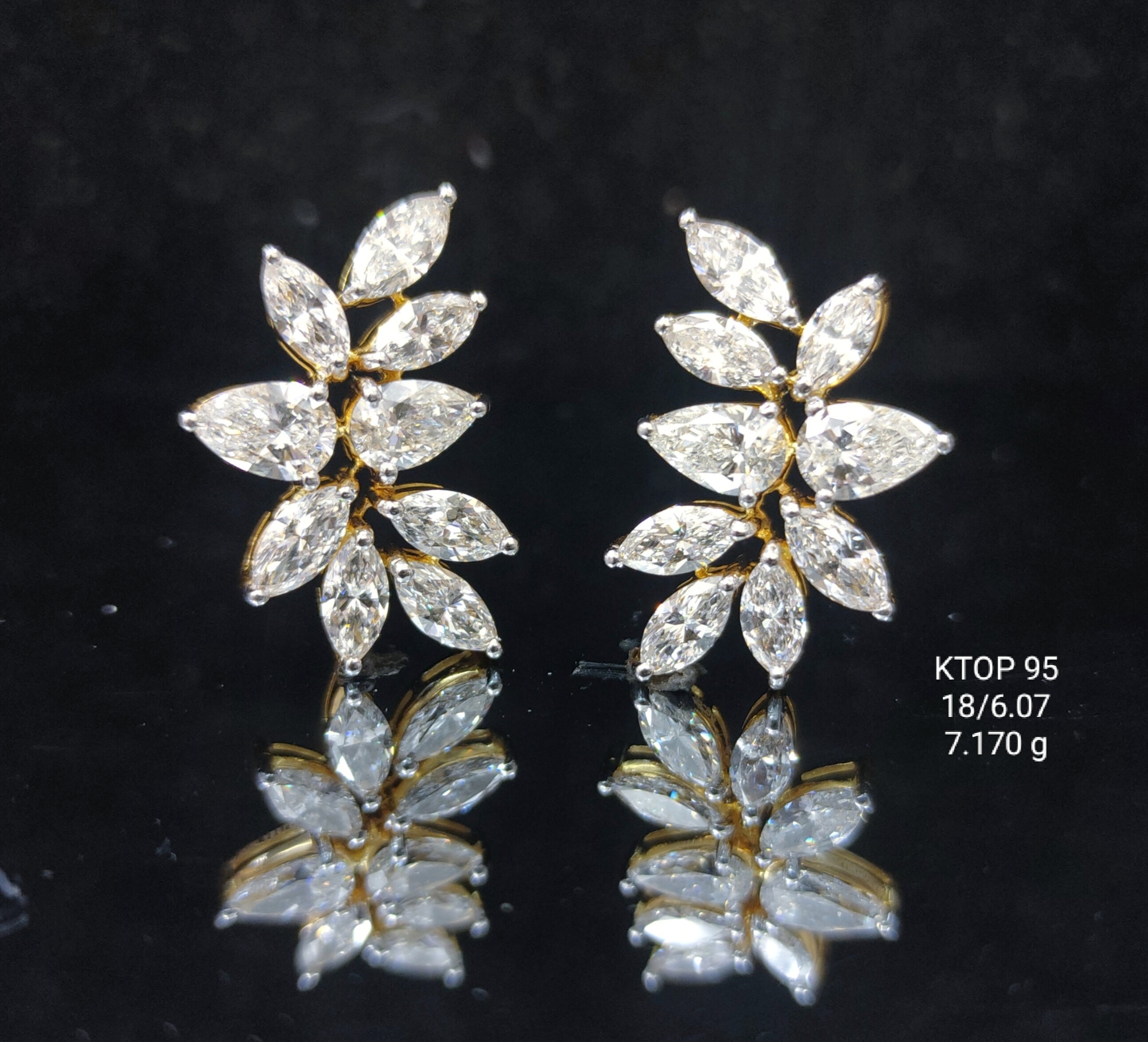 6.07Ct Of Earnings With Purity Of 18K
