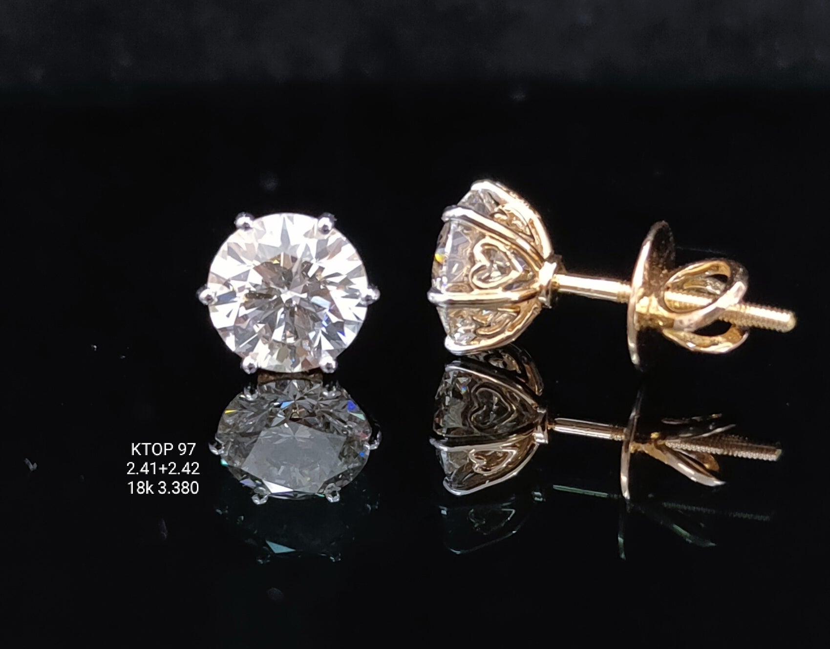 4.83Ct Of Earnings With Purity Of 18K