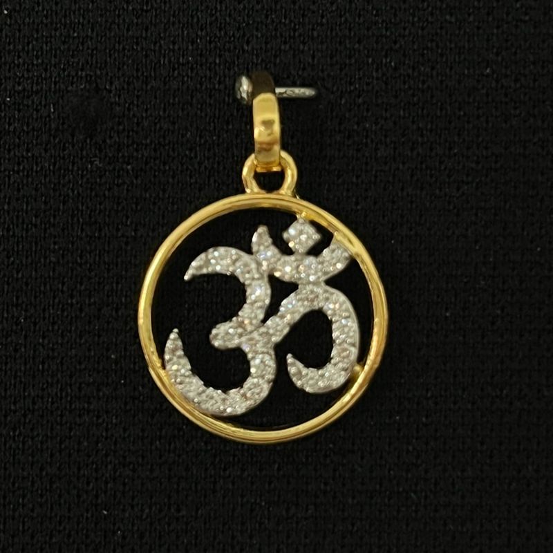 0.27 carat lab-grown diamond locket in 14kt gold front view
