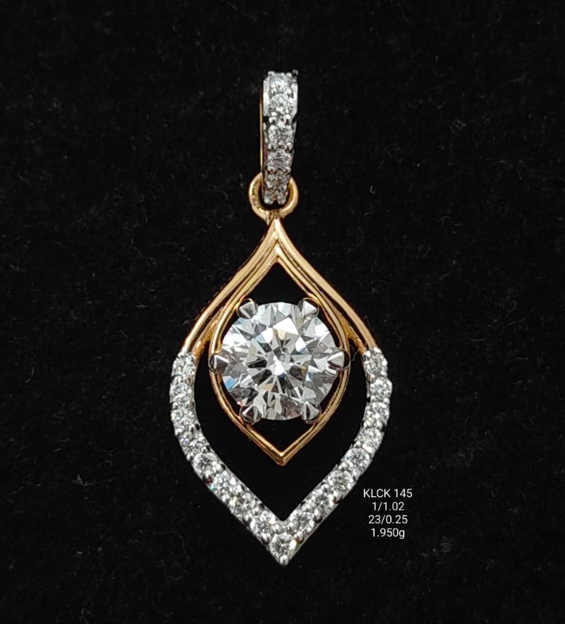 1.46 carat lab-grown diamond locket in 18kt gold front view

