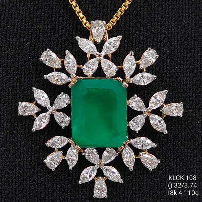 3.74 carat fancy shaped lab-grown diamond locket in 18kt gold, front view
