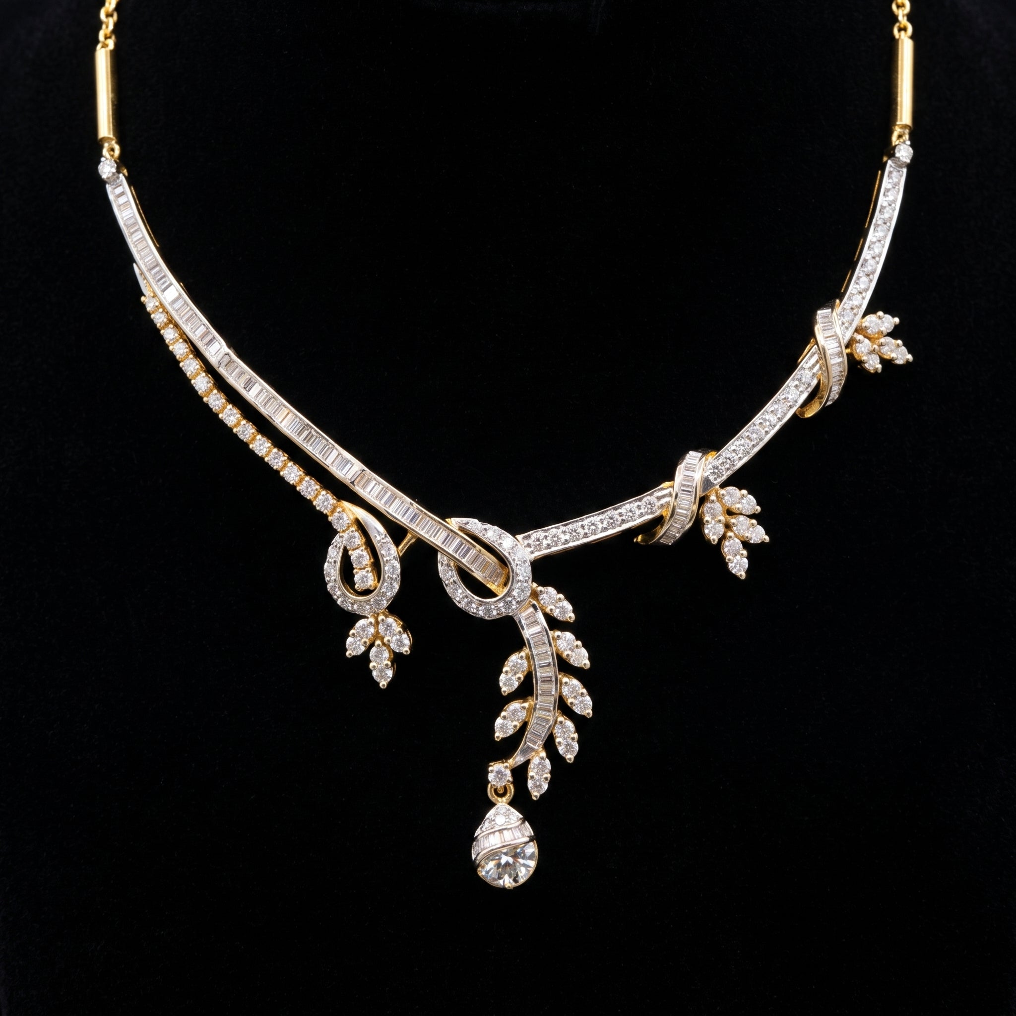 2.78Ct of Necklace with the Purity of 18K