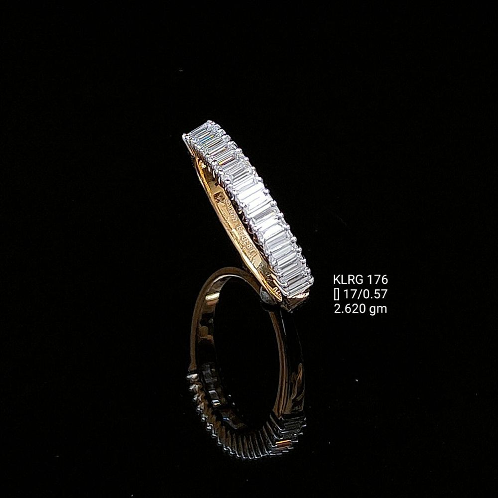 0.57 carat fancy shaped lab-grown diamond ring in 18kt gold front view
