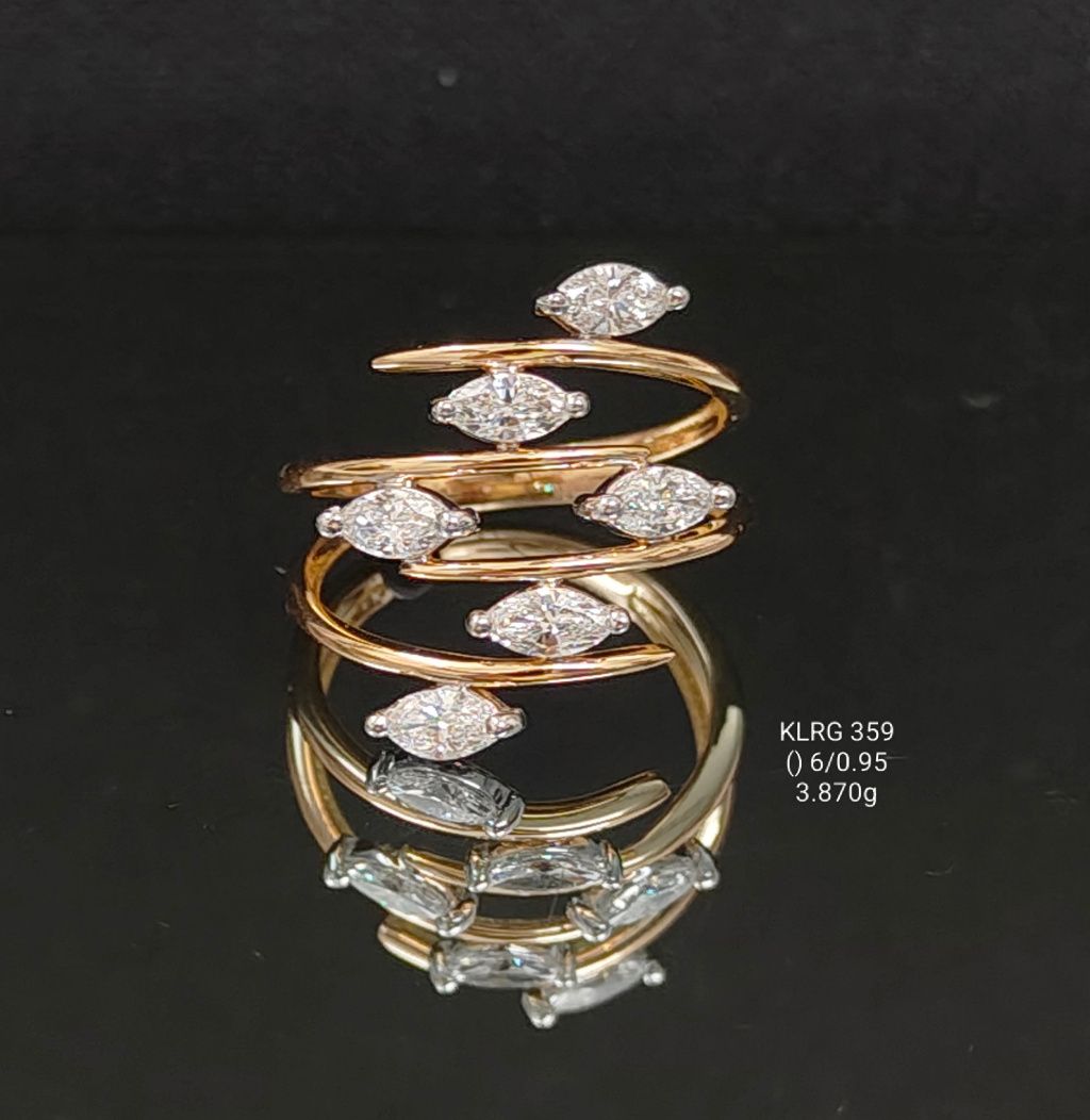 0.95 carat fancy shaped lab-grown diamond ring in 18kt gold front view
