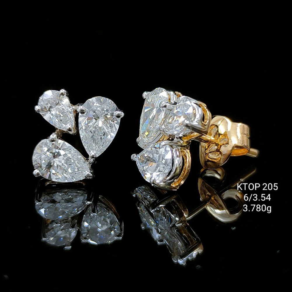 3.54 carat fancy shaped lab-grown diamond tops in 18kt gold front view
