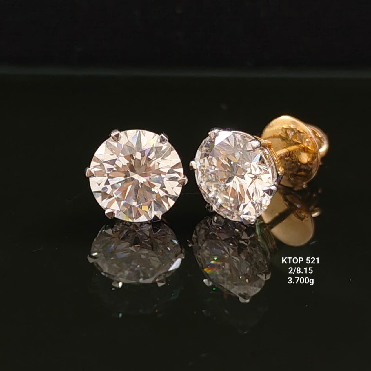 8.15Ct of Earring with the Purity of 18K