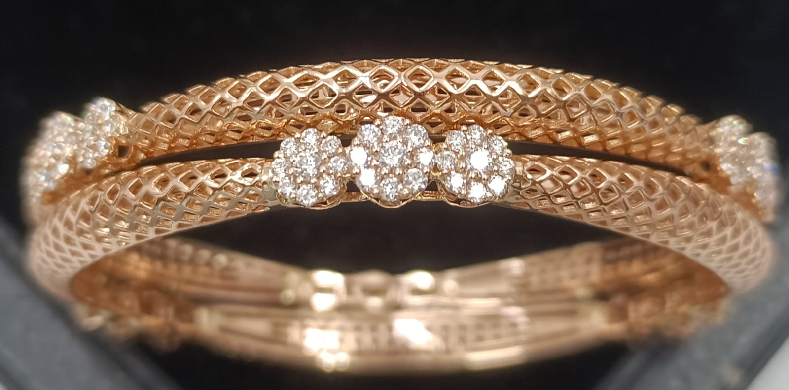 3.76Ct of Churi with the Purity of 18K