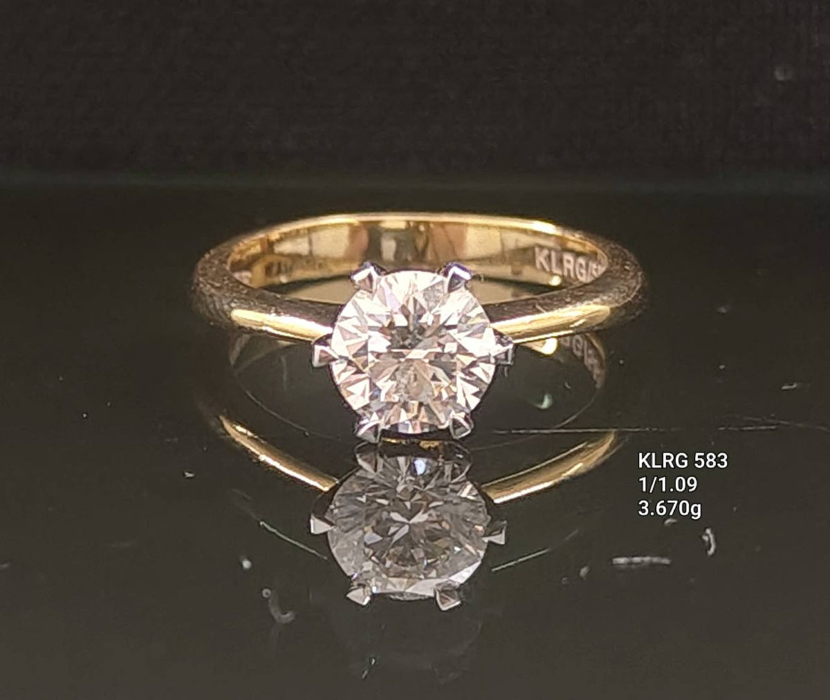 1.09Ct of Ring with the Purity of 18K