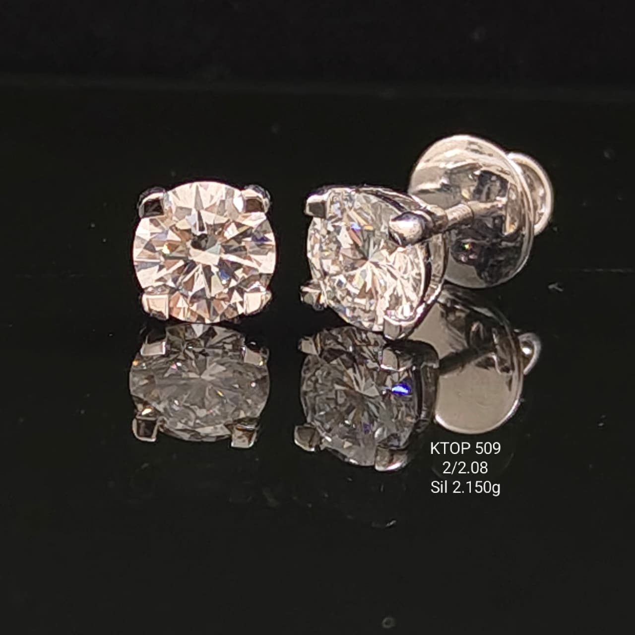 2.08Ct of Earrings Made in Silver