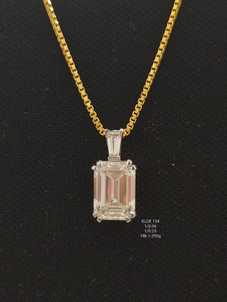 5.39Ct of Locket WIth The Purity of 18K