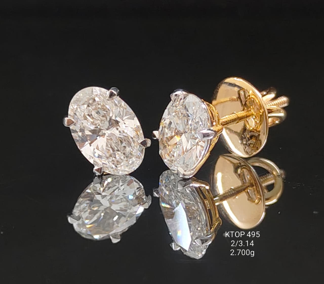 3.14Ct of Earrings With the Purity of 18K
